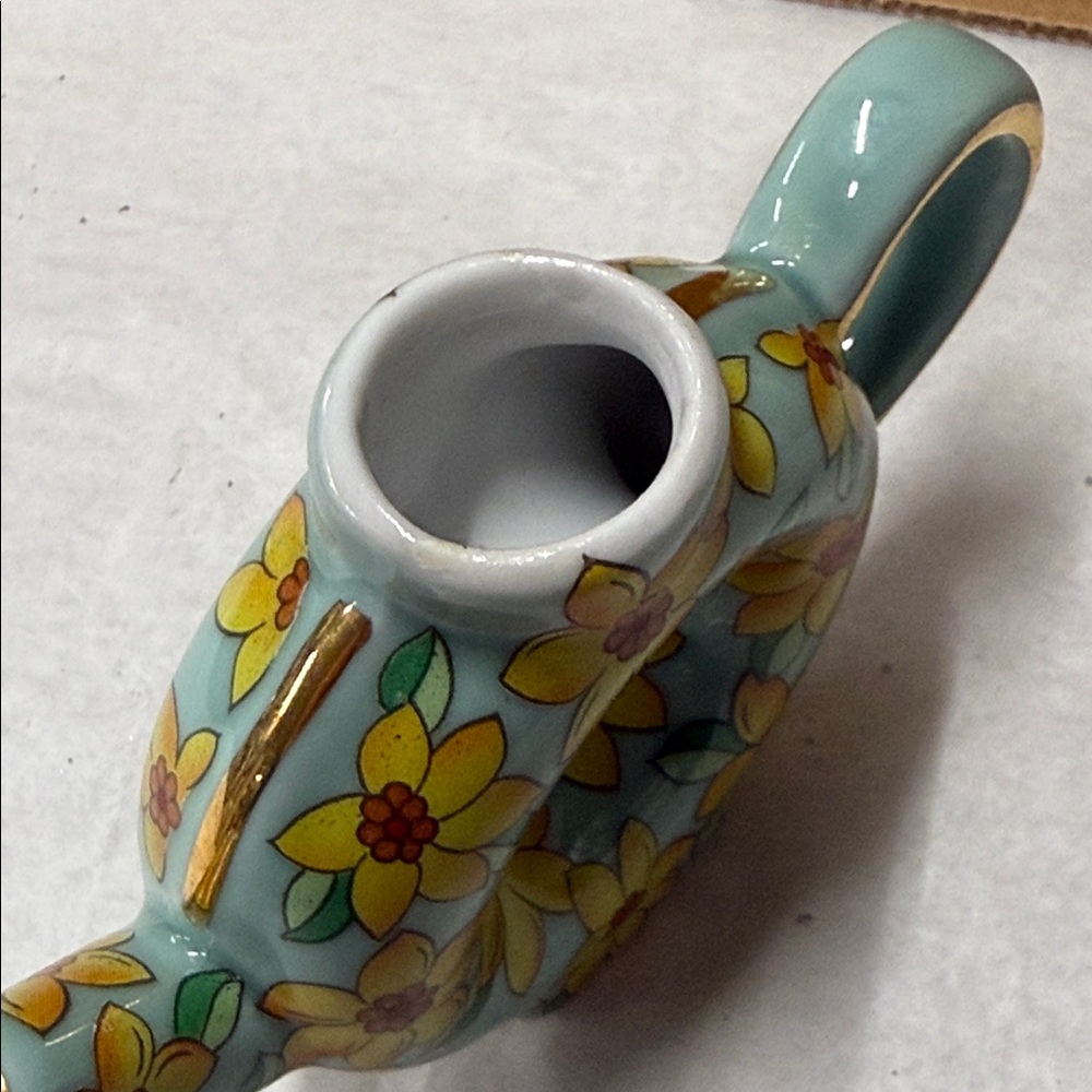 ⭐️2002 Vivian Chan miniature porcelain teapot. - Picture 5 of 16